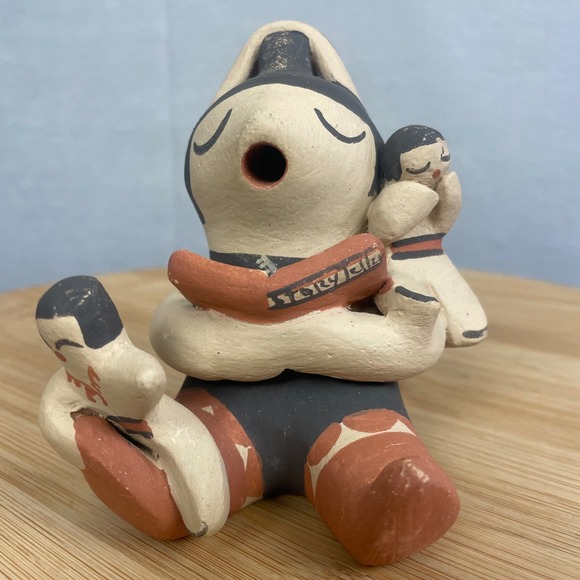 L. Lupe Lucero Jemez Pueblo Storyteller Pottery Female w/2 Children‎ Signed